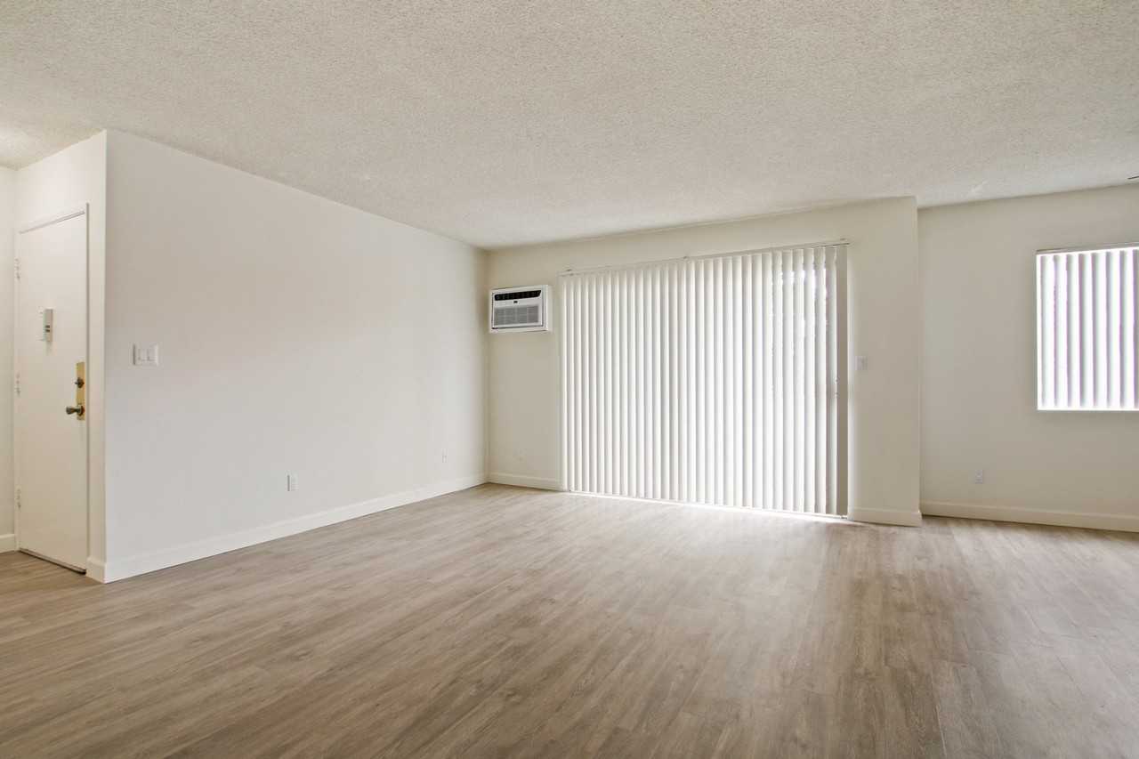 1456-60 Barry Avenue - Photo 2 of 13