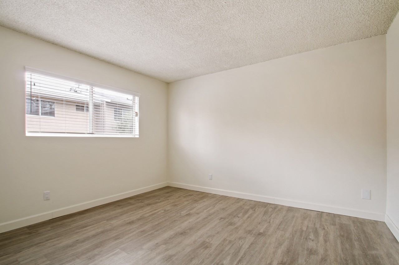 1456-60 Barry Avenue - Photo 6 of 13
