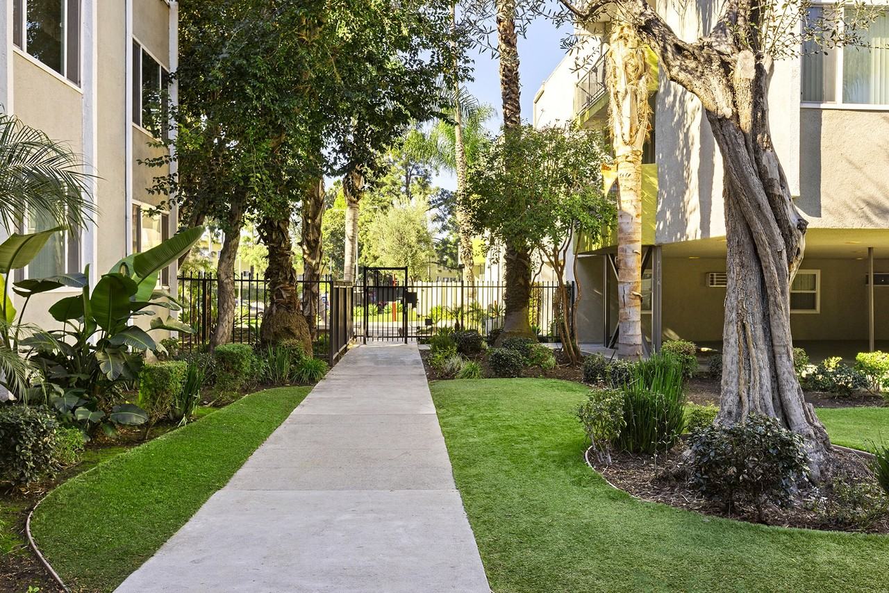 RESIDENCES AT WOODLAKE - Photo 4 of 16