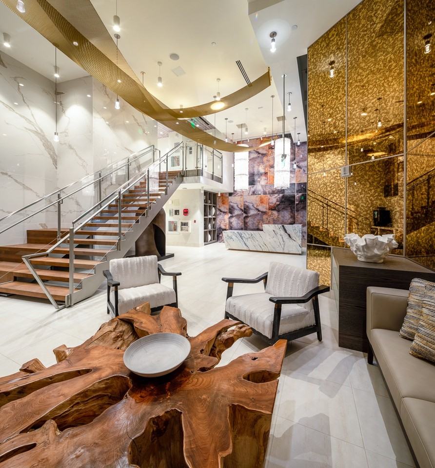 Catherine - Photo 3 of 50