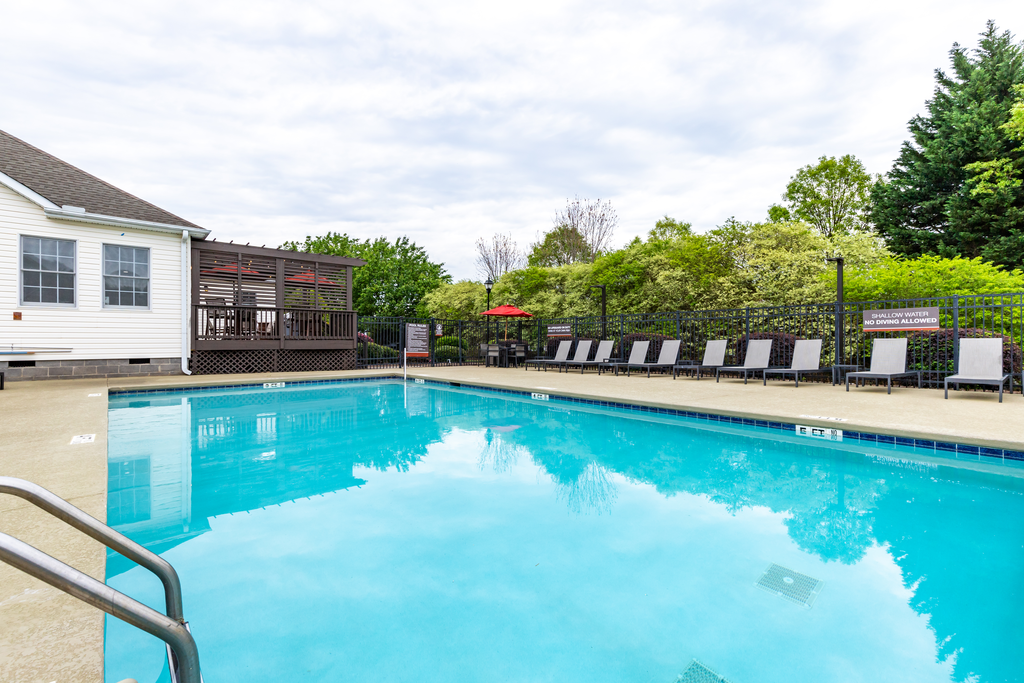 Apartments Near Greenville Estates at Bellwood Apartment Homes for Greenville Students in Greenville, SC