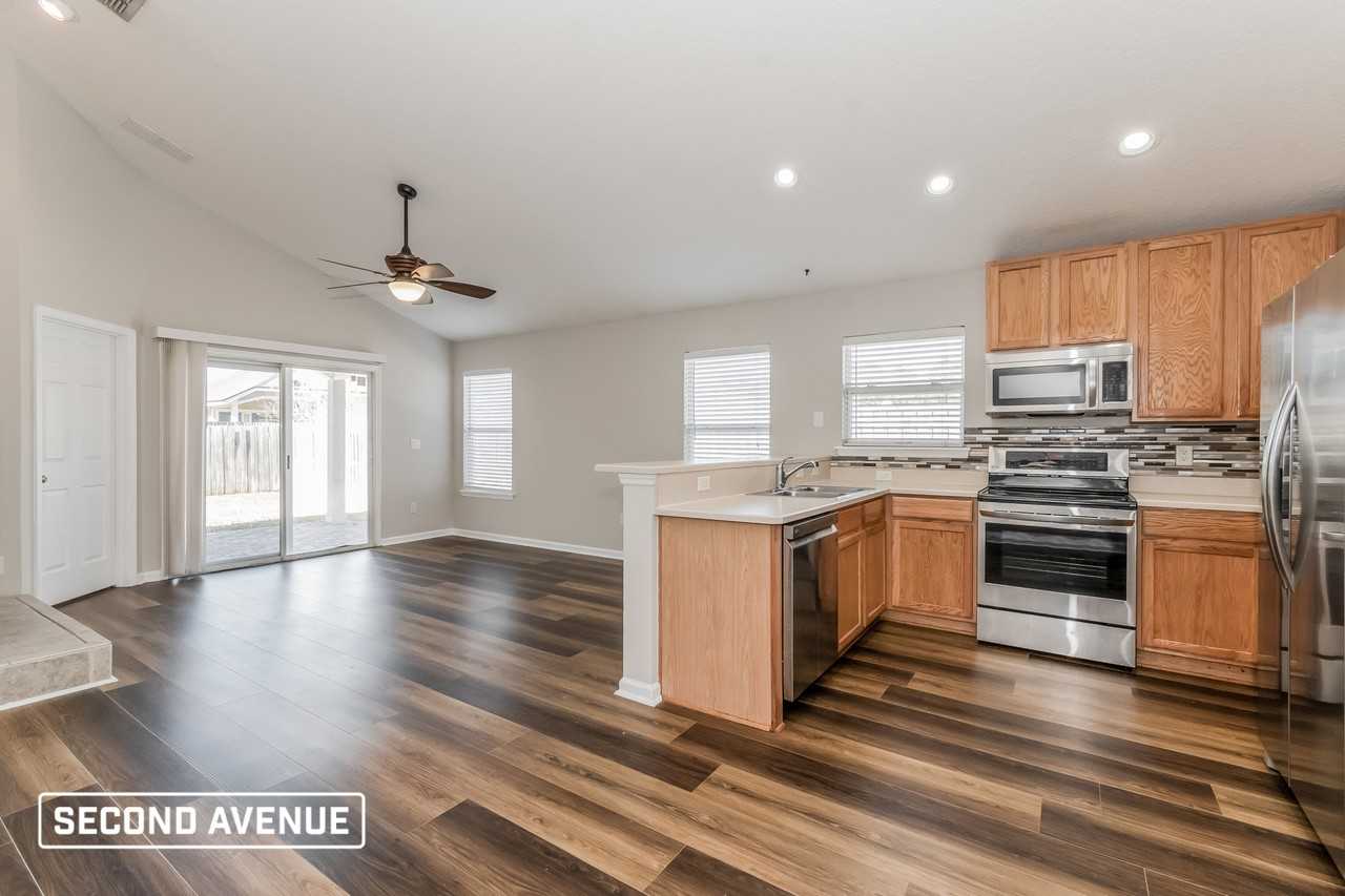 3057 Litchfield Dr - Photo 4 of 19