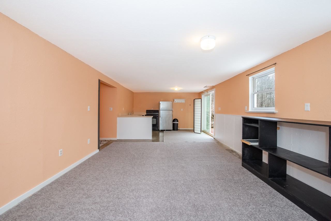 11 Hall Rd Lowr Level - Photo 2 of 19