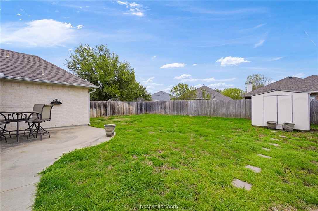 208 Augsburg Ct - Photo 3 of 38