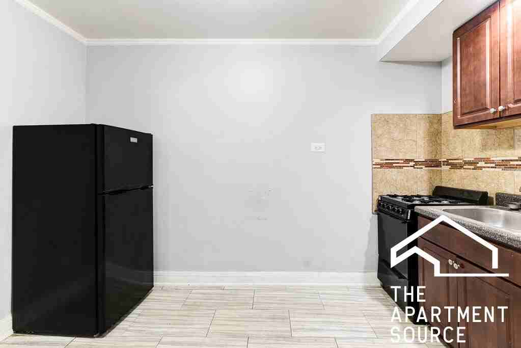 6930 N Greenview Ave #210 - Photo 4 of 11