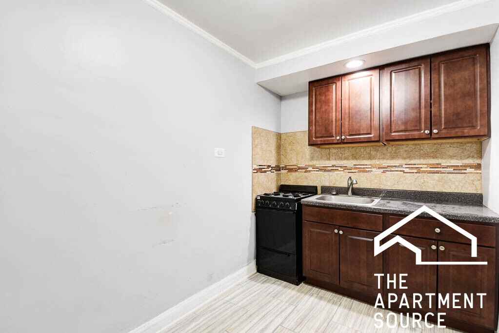 6930 N Greenview Ave #210 - Photo 5 of 11