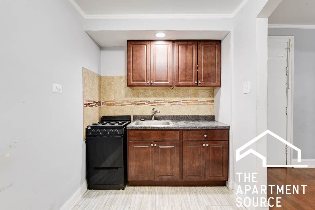 6930 N Greenview Ave #210 - Photo 3 of 11