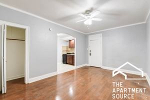 featured image of 6930 N Greenview Ave #210