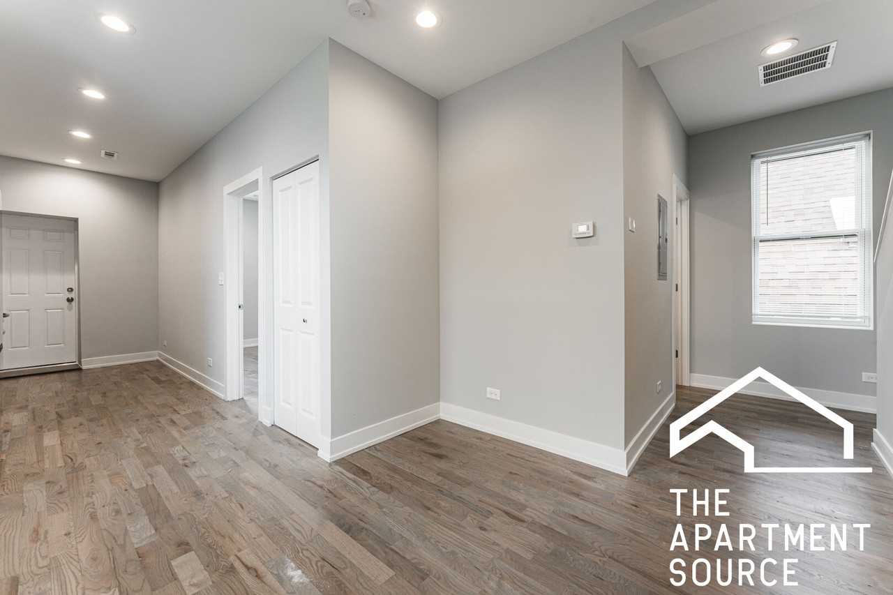 926 W 32nd Pl #2F - Photo 4 of 16