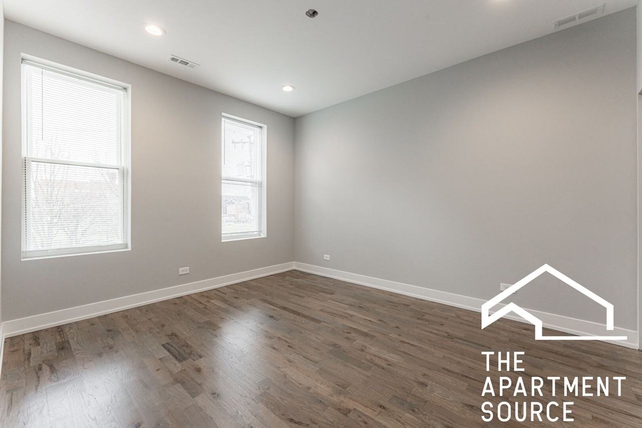 926 W 32nd Pl #2F - Photo 5 of 16