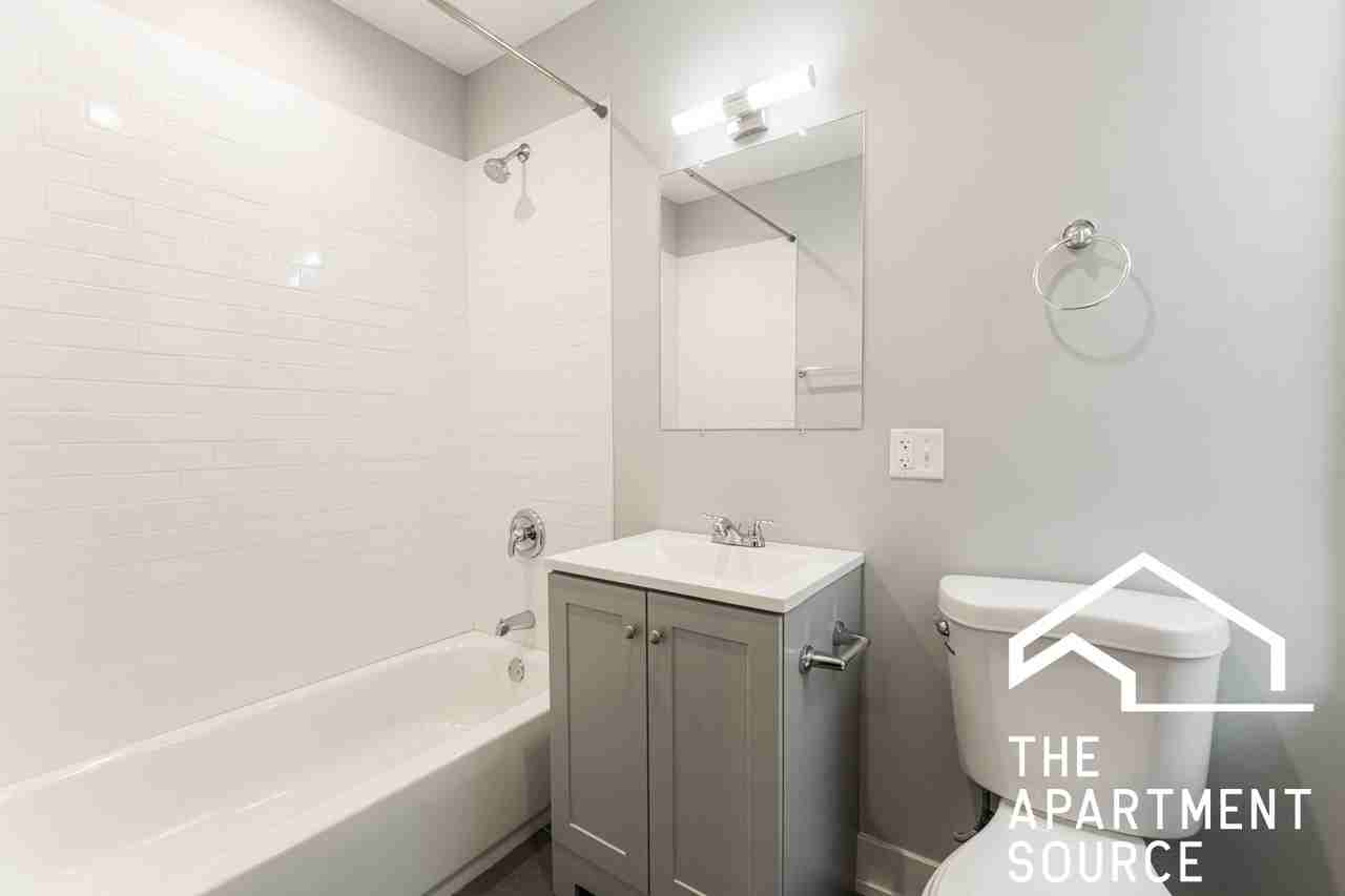 926 W 32nd Pl #2F - Photo 7 of 16