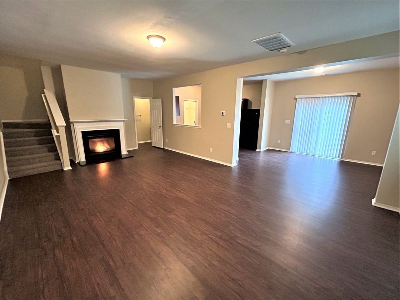 1042 Black Oak Dr - Photo 3 of 20