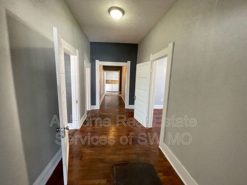 1015 N Sherman Ave - Photo 3 of 12