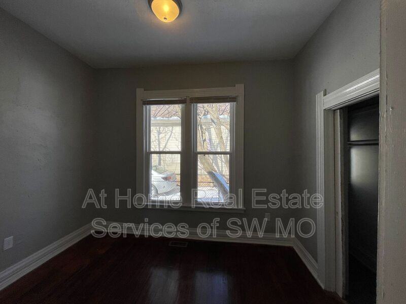 1015 N Sherman Ave - Photo 4 of 12
