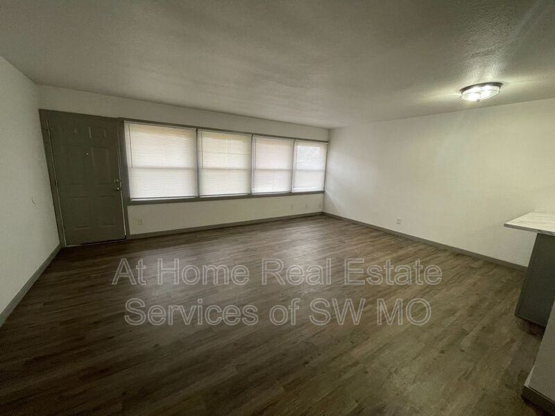 1438 E Elm St #1 - Photo 3 of 7