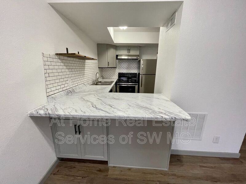 1438 E Elm St #1 - Photo 4 of 7