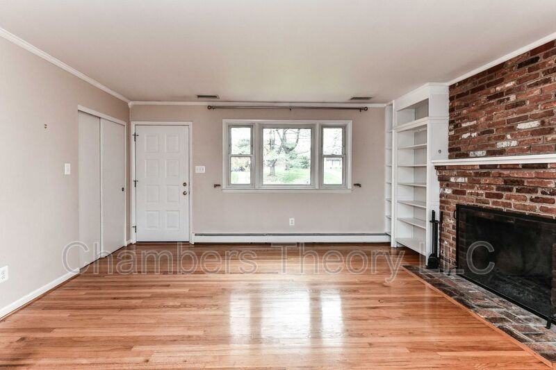 3015 James St - Photo 2 of 37