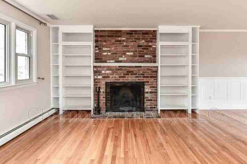 3015 James St - Photo 3 of 37