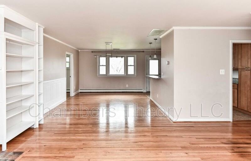 3015 James St - Photo 4 of 37