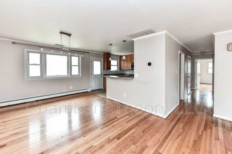 3015 James St - Photo 5 of 37