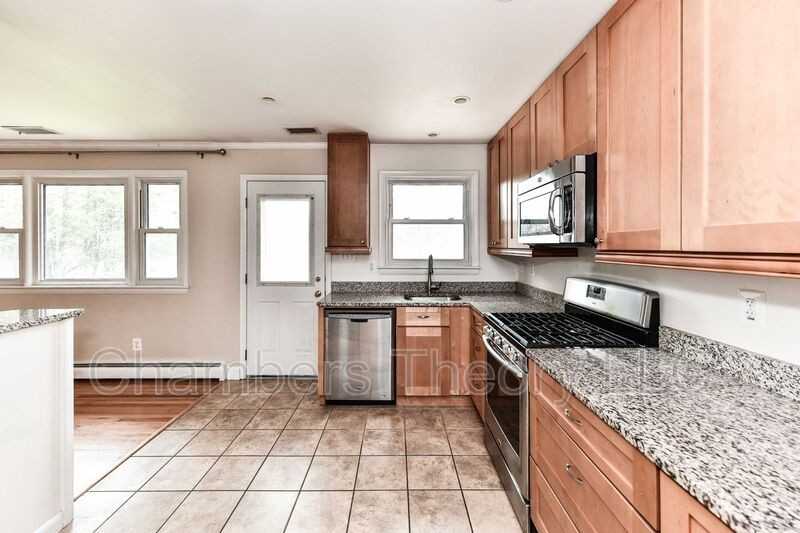 3015 James St - Photo 7 of 37