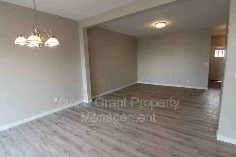 655 Ruby Cir #402 - Photo 4 of 16