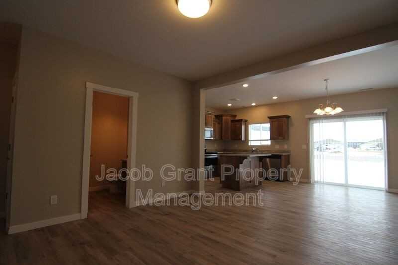 655 Ruby Cir #402 - Photo 5 of 16