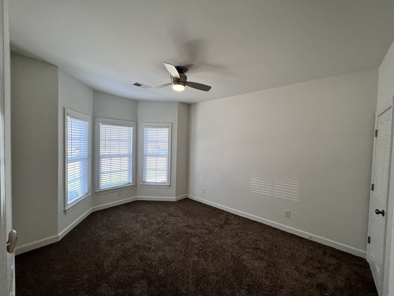 4472 Brassfield Dr - Photo 2 of 14