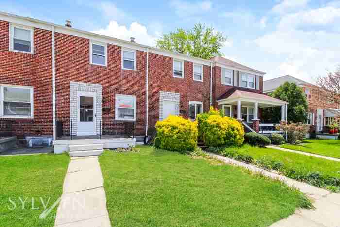 2118 Redthorn Rd - Photo 2 of 16