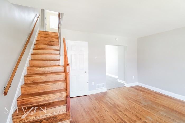 2118 Redthorn Rd - Photo 3 of 16