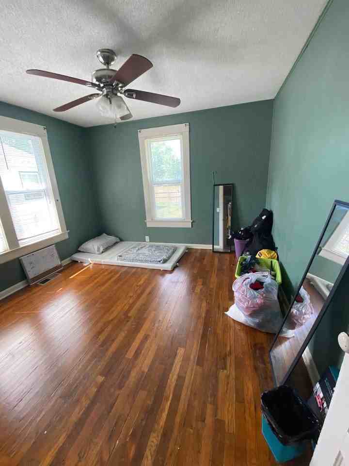 719 W 6th St #1 - Photo 5 of 15