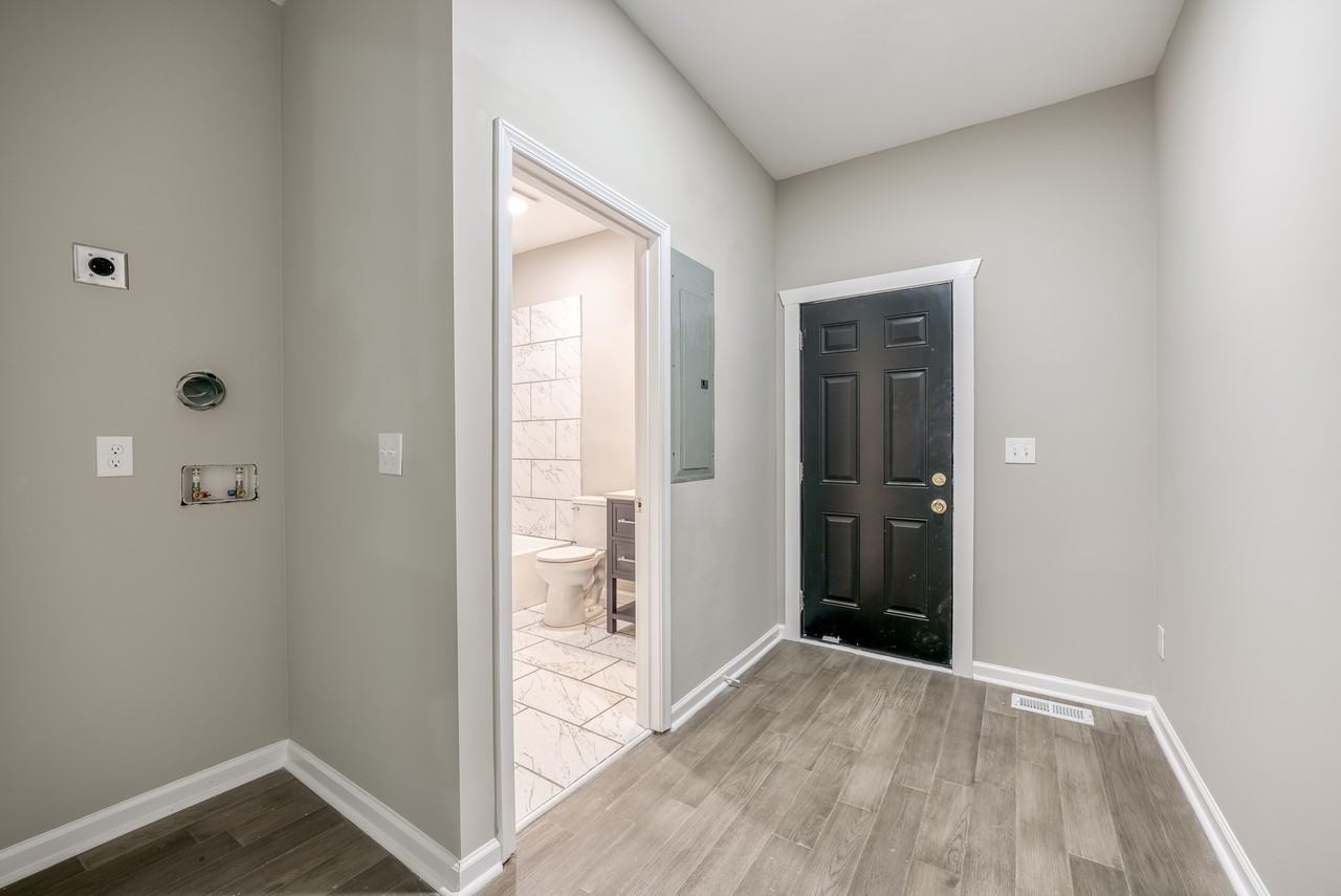 1449 Athens Ave Sw - Photo 6 of 23