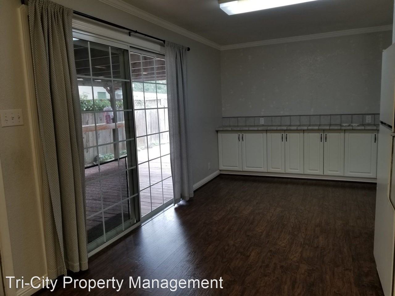 42235 Edgewood St - Photo 3 of 15