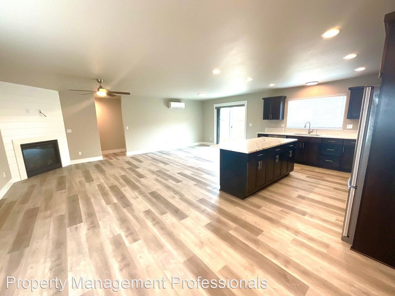 849 Crystal Court - Photo 3 of 17