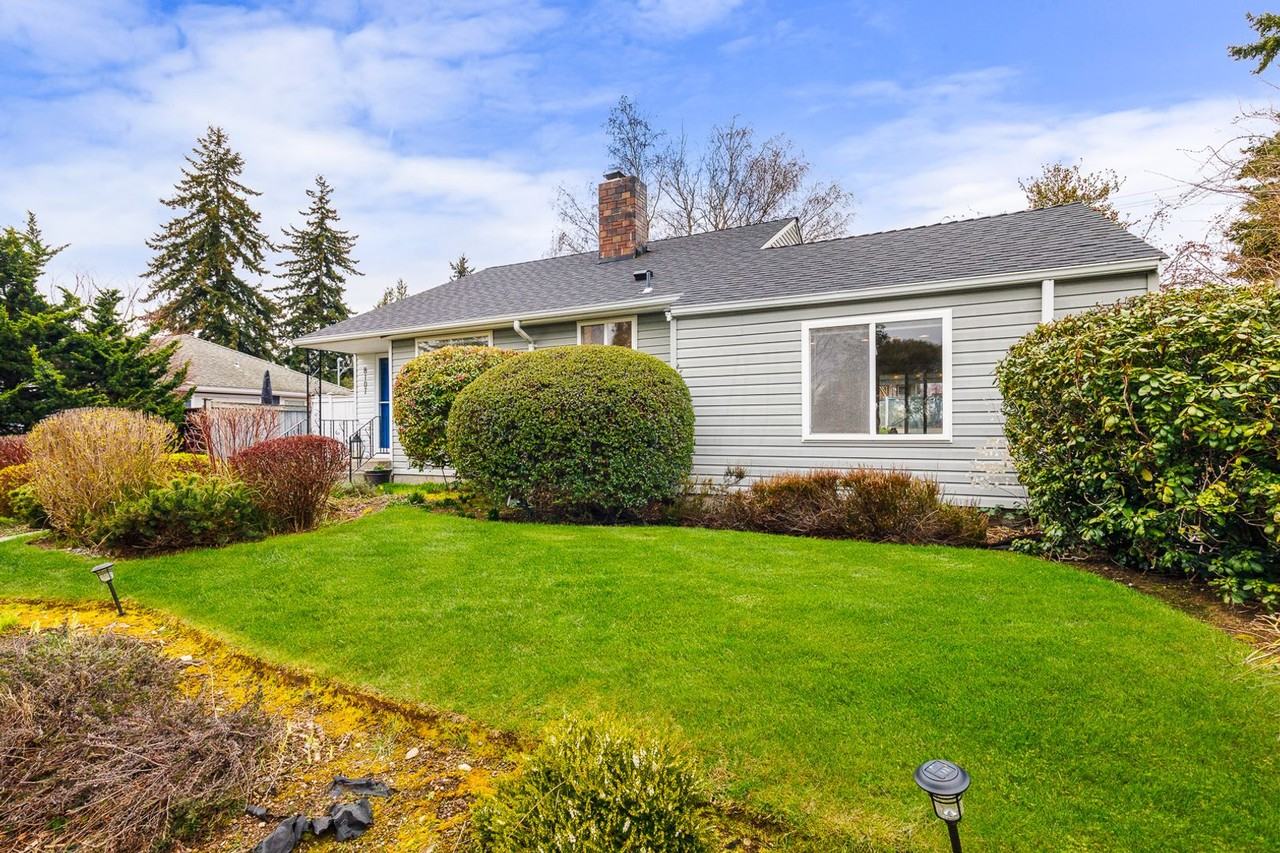 8107 32nd Ave Sw - Photo 3 of 25