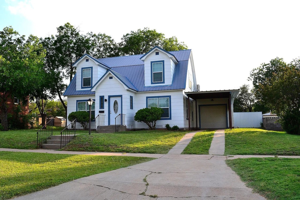 1007 Bawcom St - Photo 2 of 17