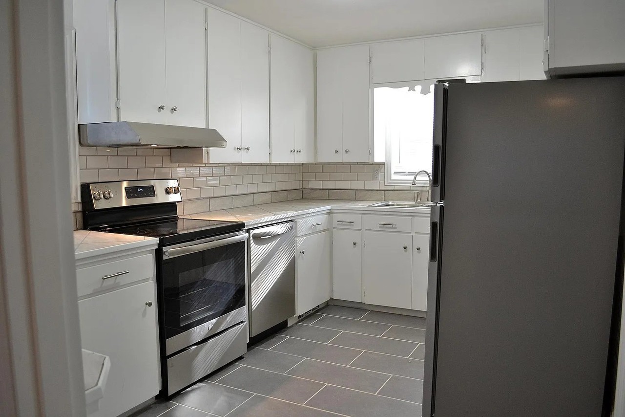 1007 Bawcom St - Photo 3 of 17