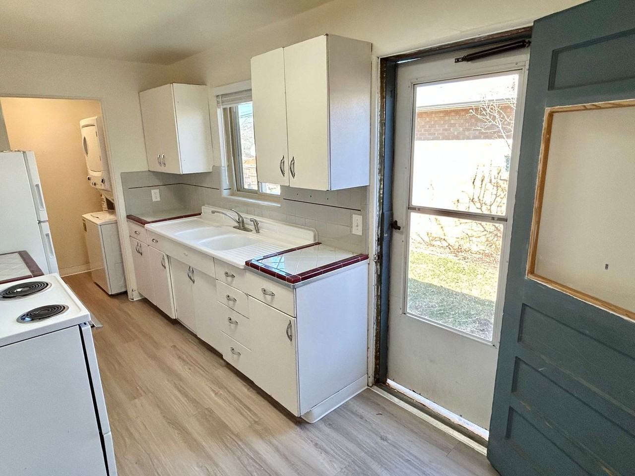212 S Ammons St - Photo 2 of 21