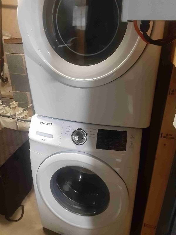 1605 Brakefield Ct - Photo 2 of 5