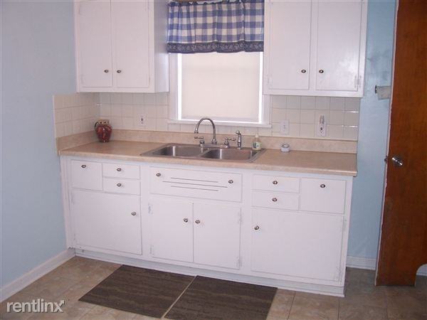 2125 S Glen St - Photo 3 of 9