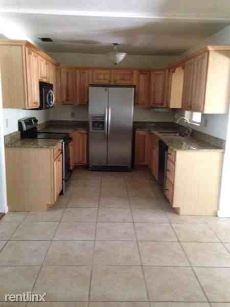 1621 St Anthony St - Photo 3 of 11