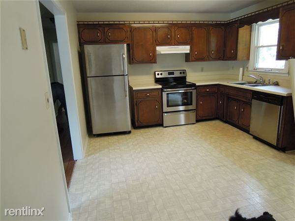 1189 Woodbridge Dr - Photo 2 of 8