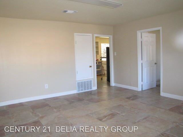 101 Magnolia St - Photo 2 of 4