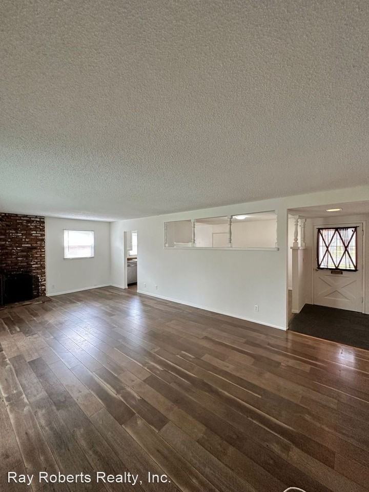 6181 Santa Catalina Ave - Photo 3 of 29