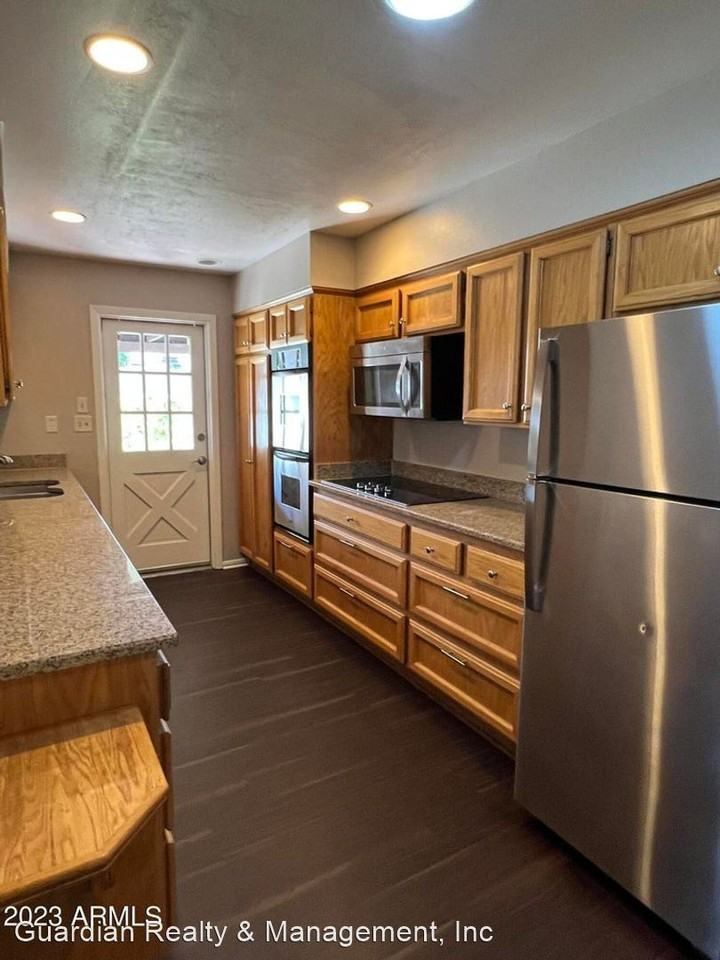 8121 N 16th Dr - Photo 2 of 24