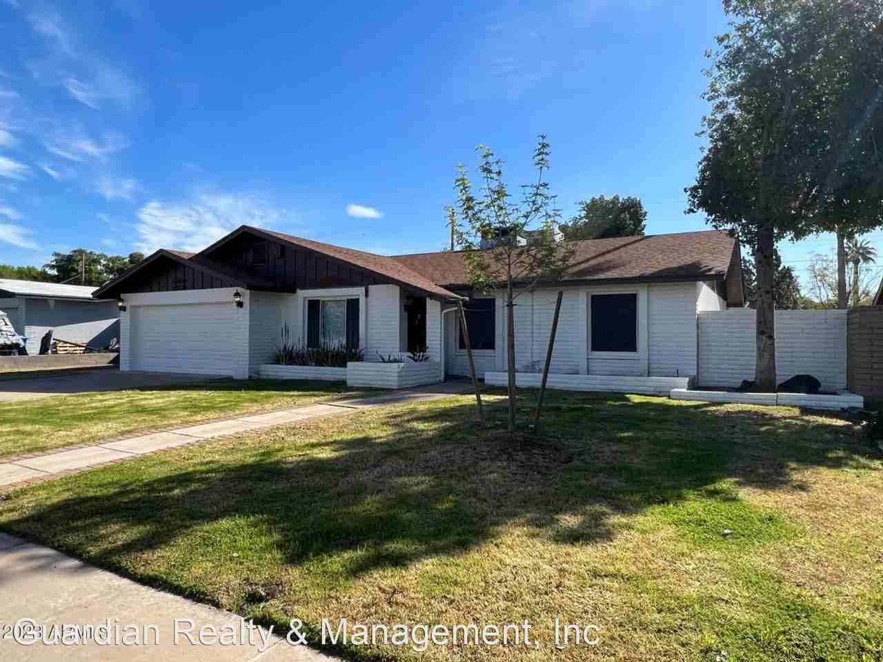 8121 N 16th Dr - Photo 3 of 24