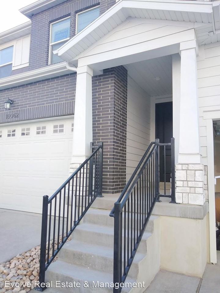 16052 S Bodmin Way - Photo 2 of 33