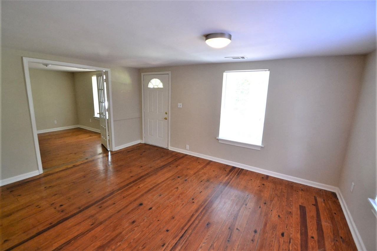 599 Quillian Ave - Photo 2 of 11