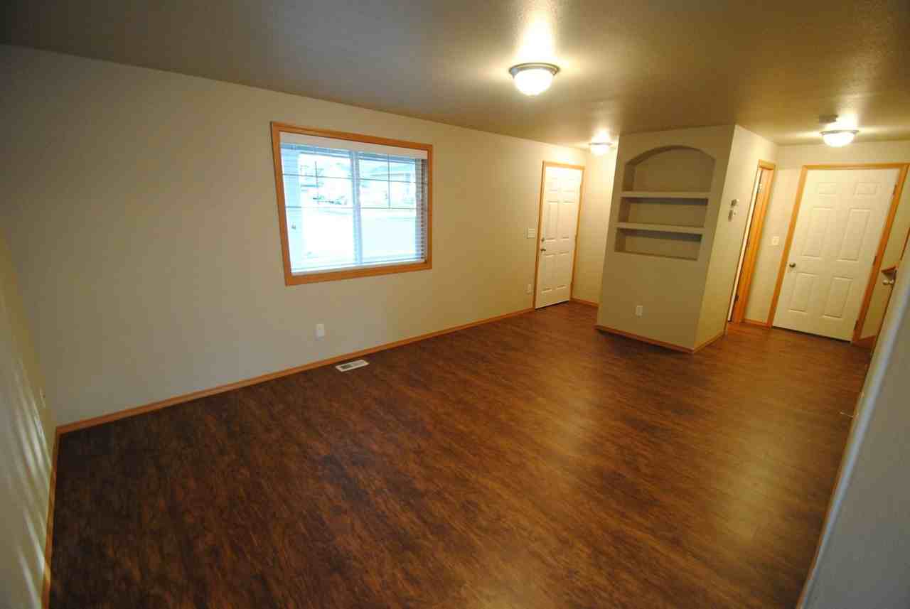 2914 77th Dr Ne - Photo 2 of 14