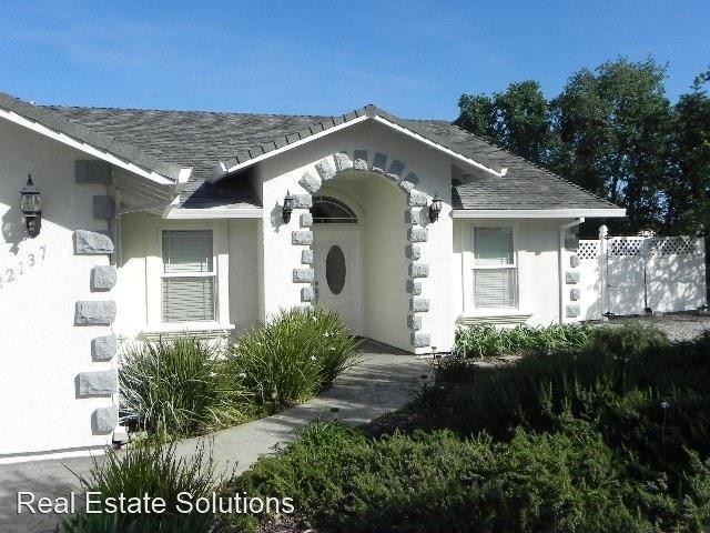 22137 River View Dr - Photo 2 of 13